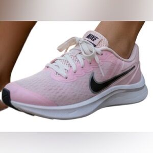 Nike Star Runner Running Shoes Cushioned‎ Lightweight Pink Black Size 4Y